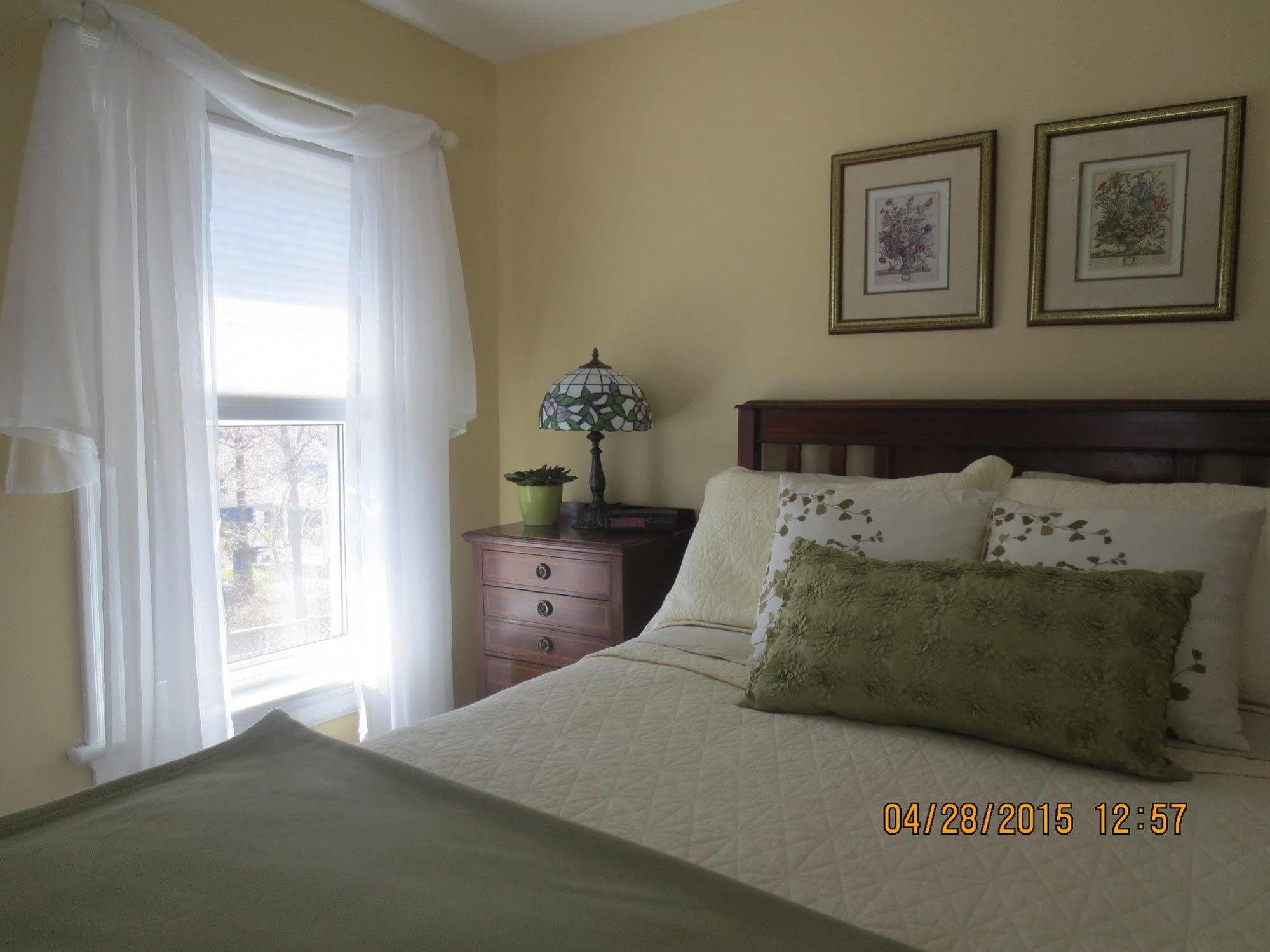 Robinsong Bed & Breakfast Thorold Bagian luar foto