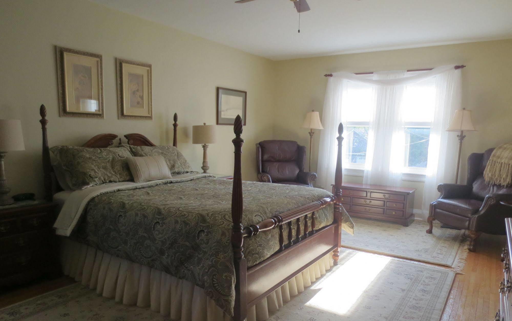 Robinsong Bed & Breakfast Thorold Bagian luar foto