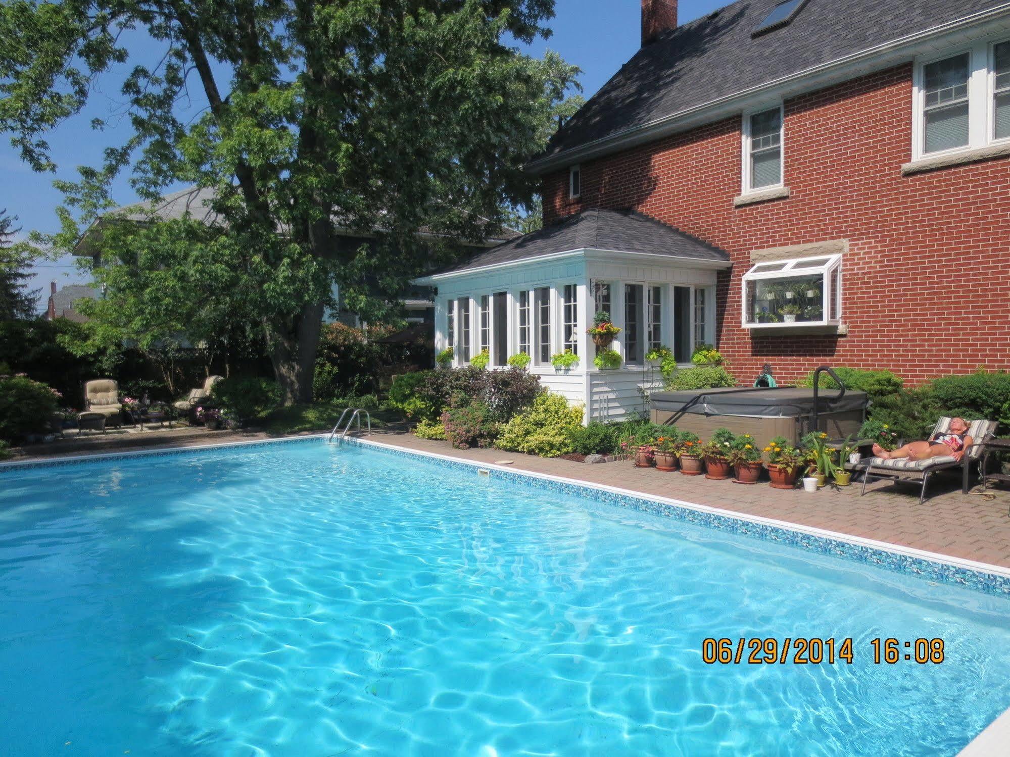 Robinsong Bed & Breakfast Thorold Bagian luar foto